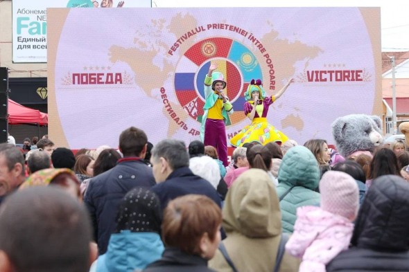 FOTO // „Festivalul Prieteniei între Popoare”, organizat de blocul „Victorie”: Peste 30 de mii de oameni au sărbătorit